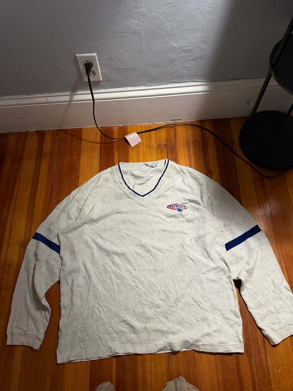 Vintage 1999 The Edge New England Patriots NFL V-Neck Long Sleeve Sweatshirt